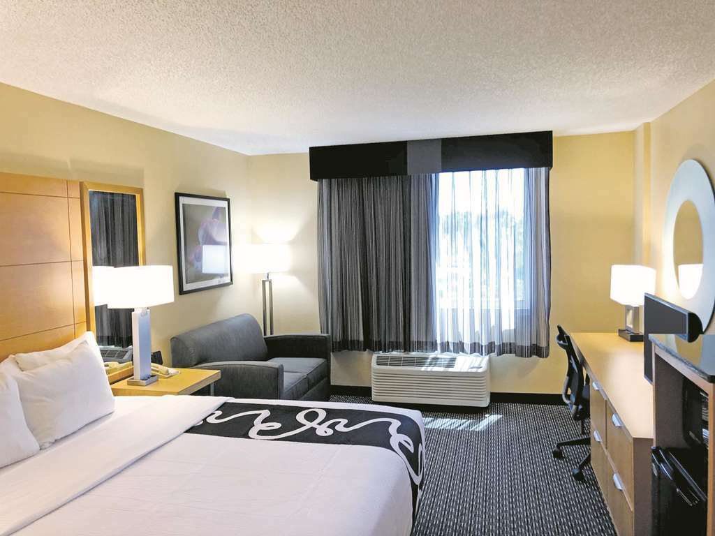 La Quinta By Wyndham Downtown Naples