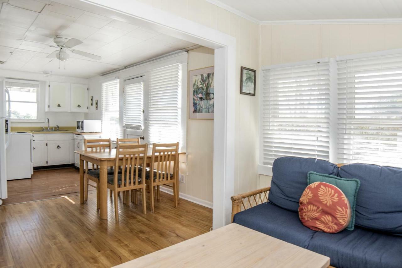 Apartment Sun N Fun Beachfront Vacation