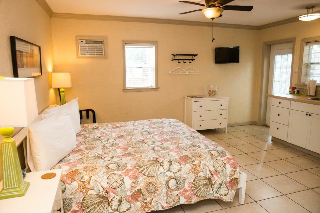 Haley's At Anna Maria Island Motel 2*