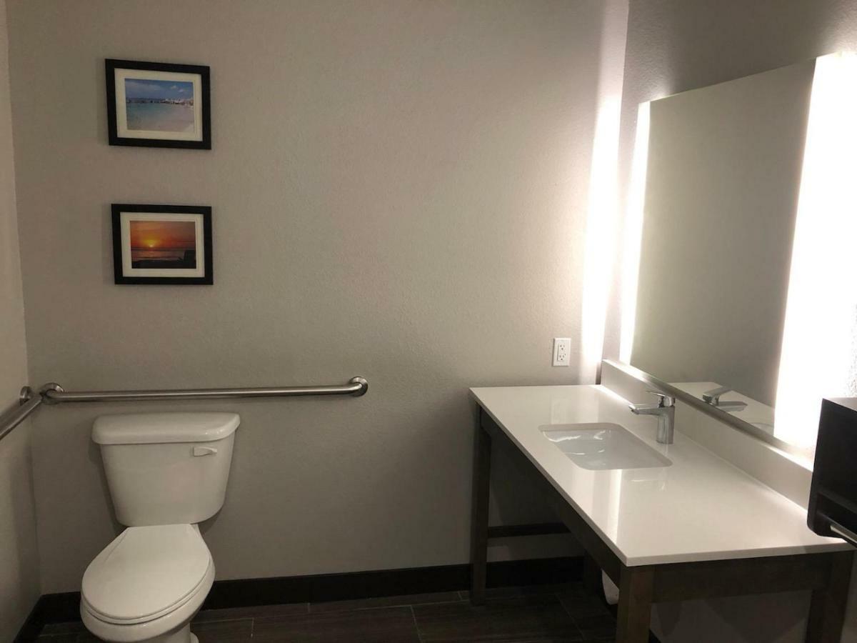 Hotel Comfort Lauderdale Airport & Cruise Port 3*