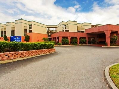 Hotel Baymont By Wyndham Near Busch Gardens 2*