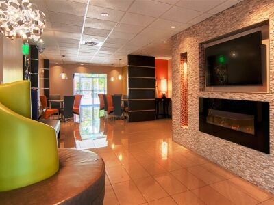 Days & By Wyndham North Naples