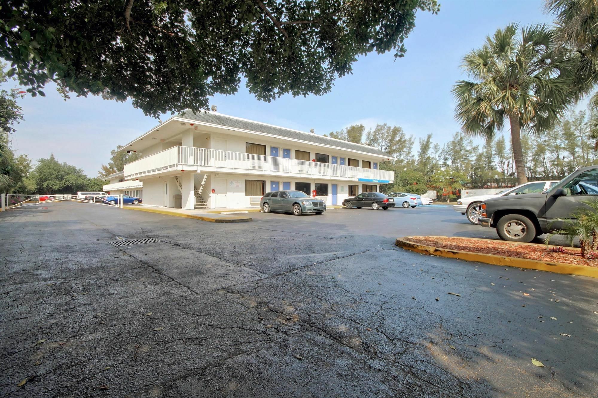 Travelodge By Wyndham Pompano