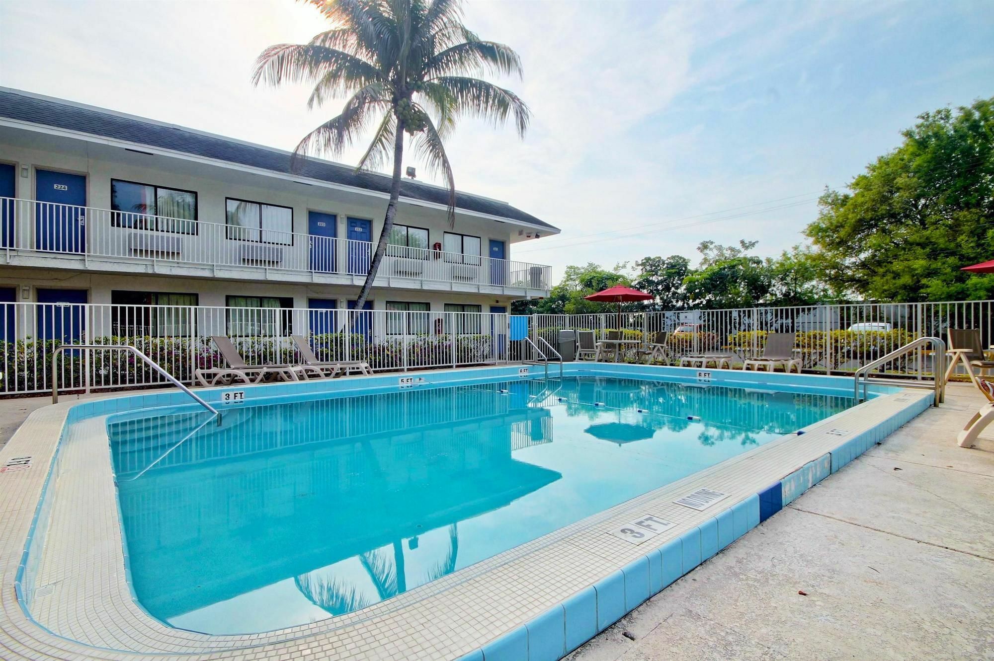 Travelodge By Wyndham Pompano 2* Pompano Beach