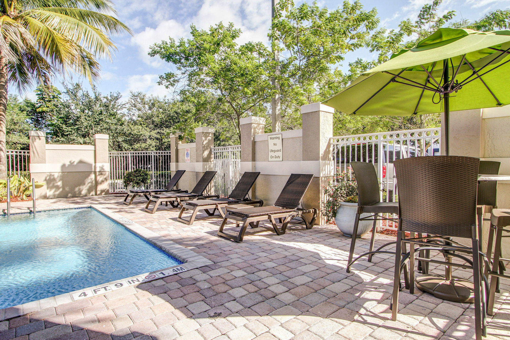 Hampton Lauderdale 3*