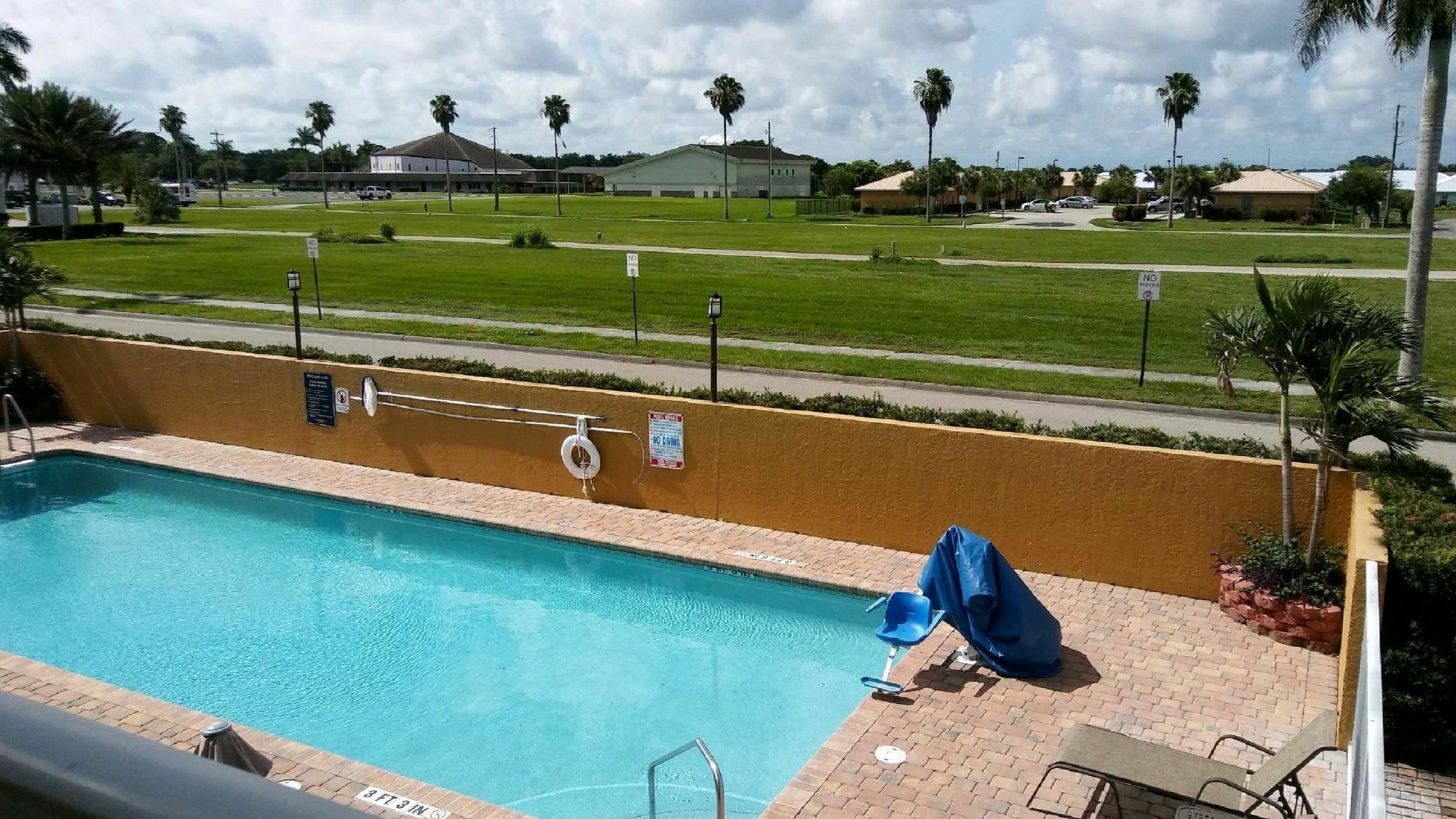 Western Of 3* Clewiston
