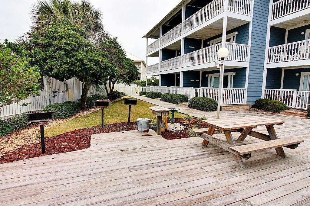Summer Breeze Hotel