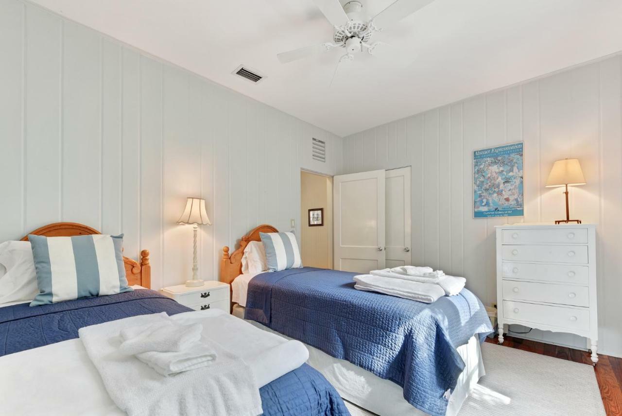 3939 Duval Drive Beachfront, 5 Bedrooms, Gas Grill, Wifi, Sleeps 10