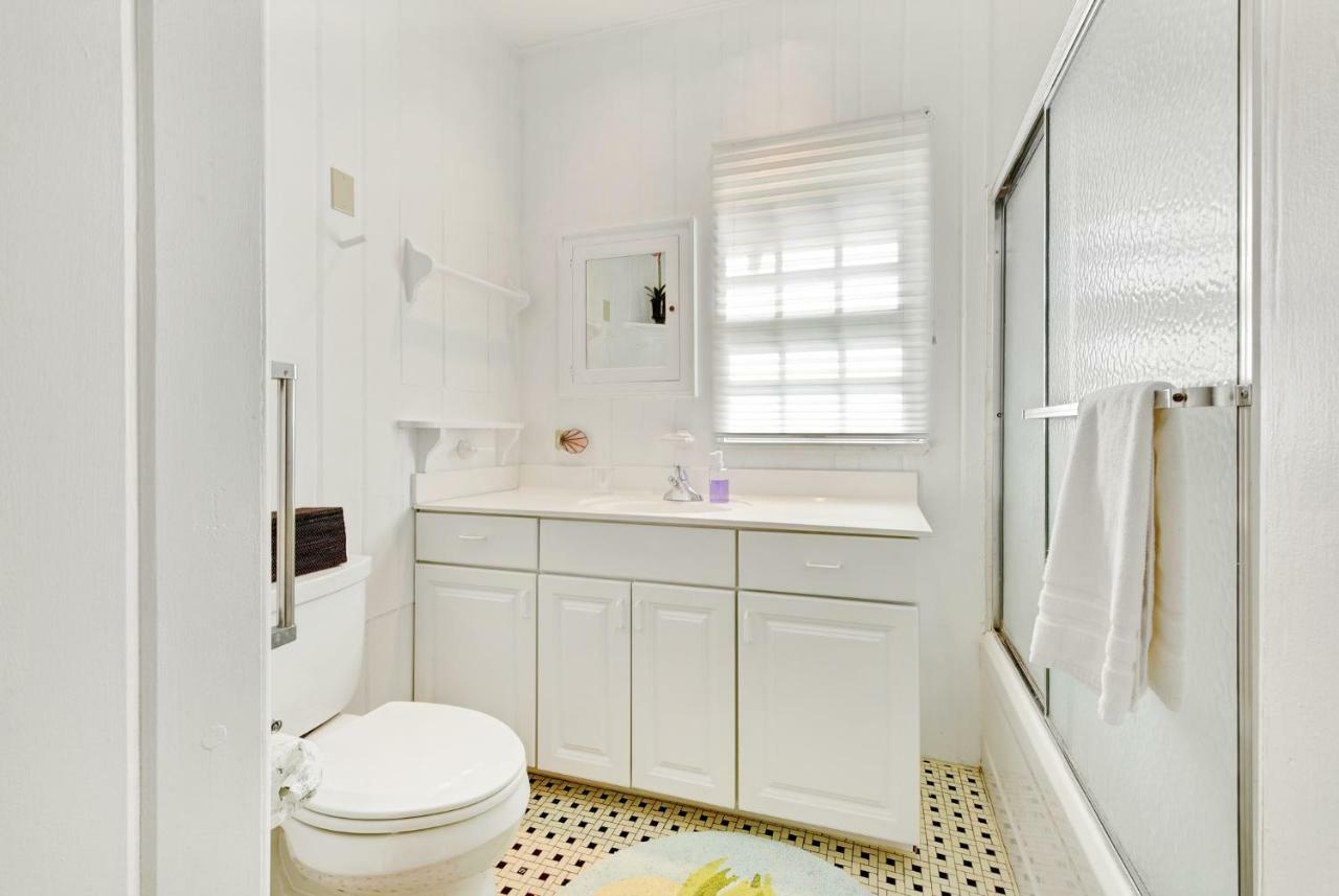 Holiday home 3939 Duval Drive Beachfront, 5 Bedrooms, Gas Grill, Wifi, Sleeps 10