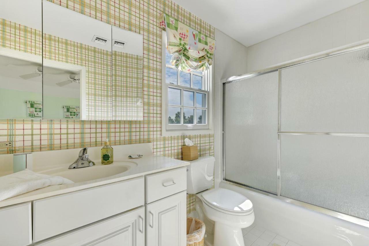 3939 Duval Drive Beachfront, 5 Bedrooms, Gas Grill, Wifi, Sleeps 10 Holiday home *