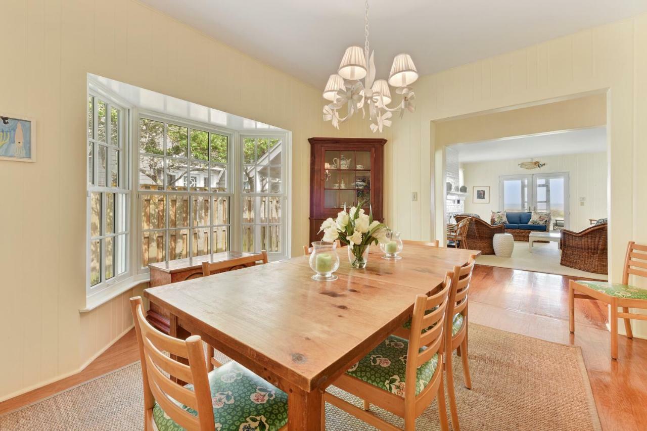 3939 Duval Drive Beachfront, 5 Bedrooms, Gas Grill, Wifi, Sleeps 10 Holiday home