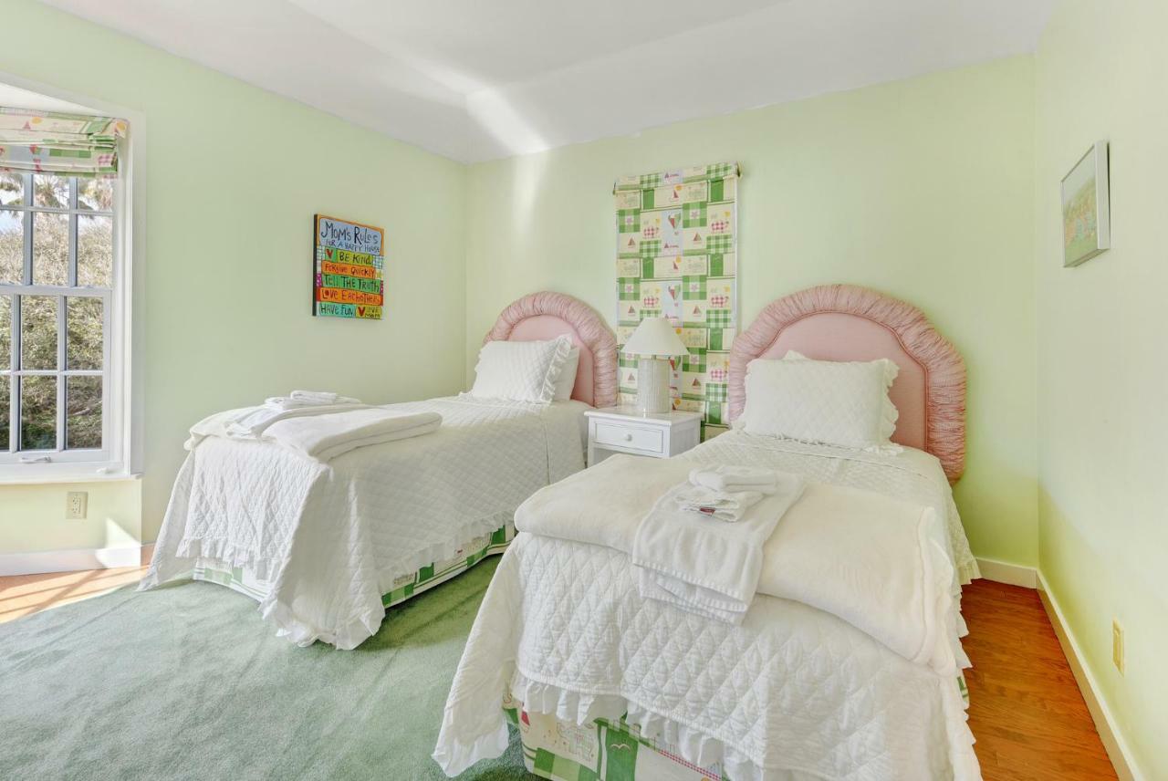 3939 Duval Drive Beachfront, 5 Bedrooms, Gas Grill, Wifi, Sleeps 10 Holiday home *