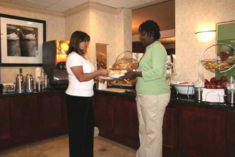 Hotel Country & By Radisson, I-95 South, Fl