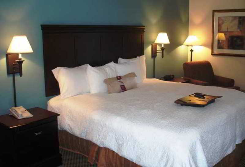 Country & By Radisson, I-95 South, Fl 3*