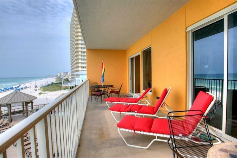 310 Treasure Island Hotel 3*