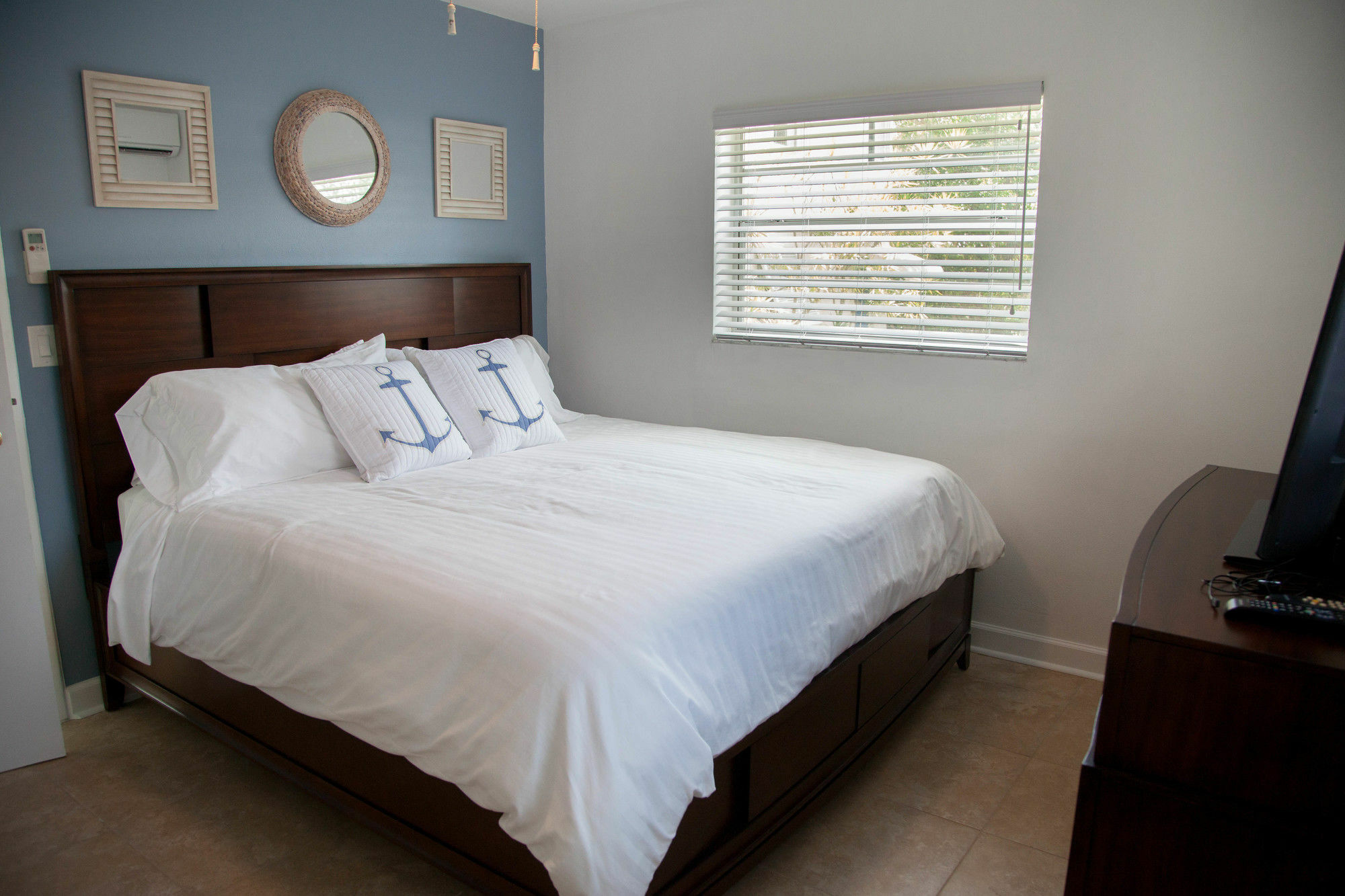 Makani House 335 Hollywood