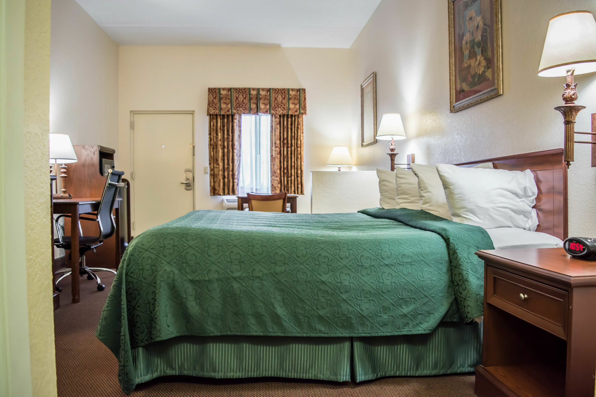 Quality Inn 3*