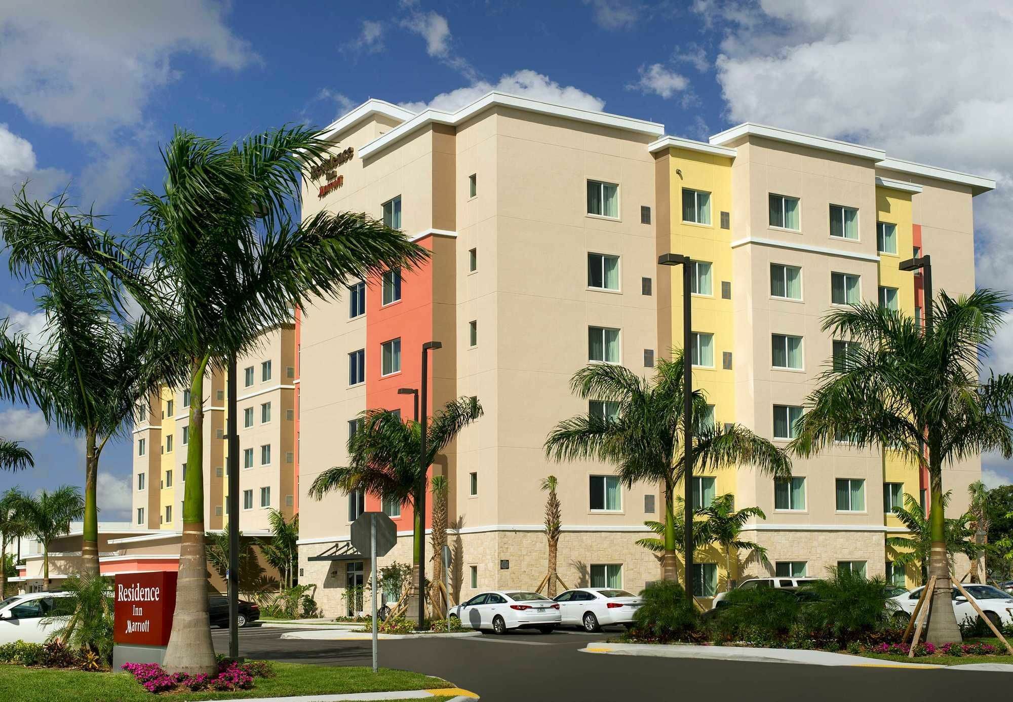 Hotel By Marriott Miami Airport West/doral 3*