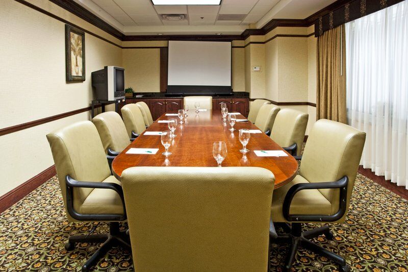 & By Ihg 4* Lake City