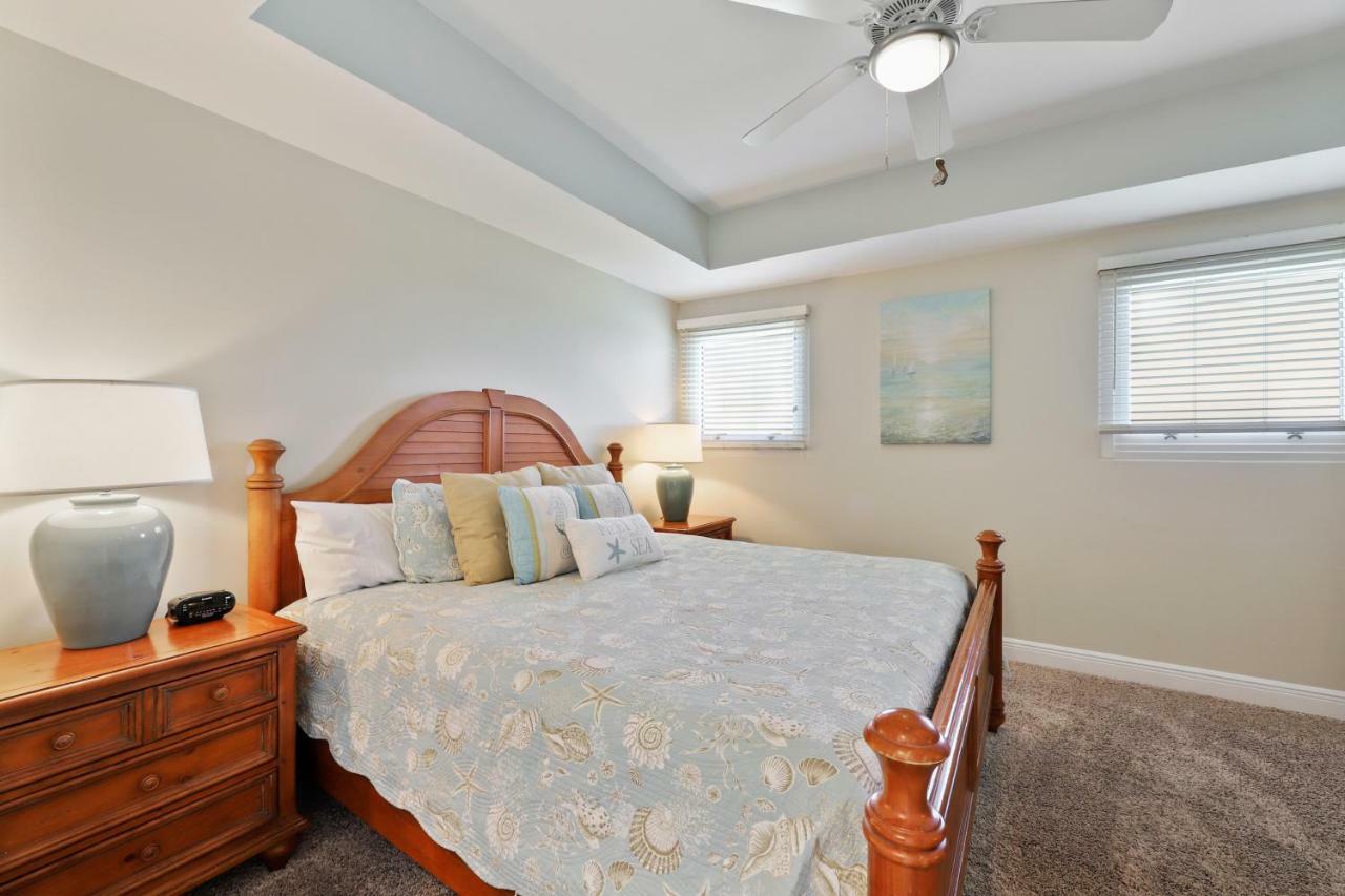 Holiday home Sterling Breeze 807 *