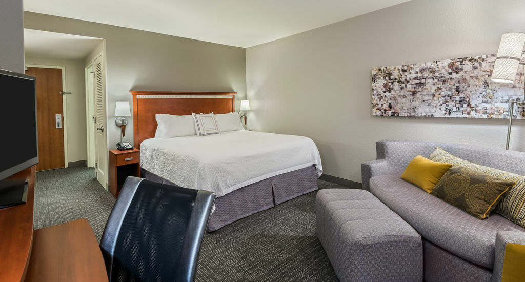 Courtyard Myers At I-75 And Gulf Coast Town Center Hotel Estero