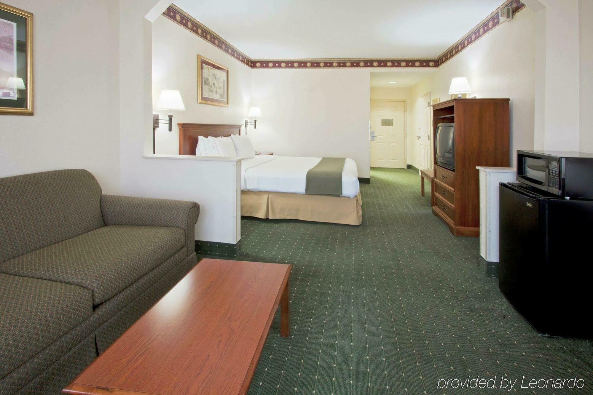 Express & International Airport By Ihg Hotel