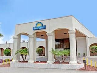 Days & By Wyndham Hotel Clermont