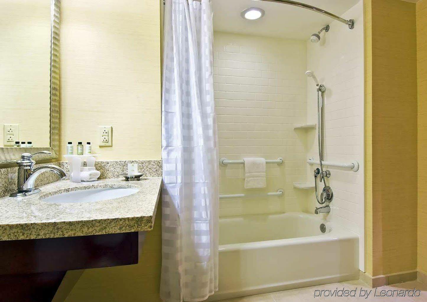 Embassy By Hilton Brandon 4* Tampa