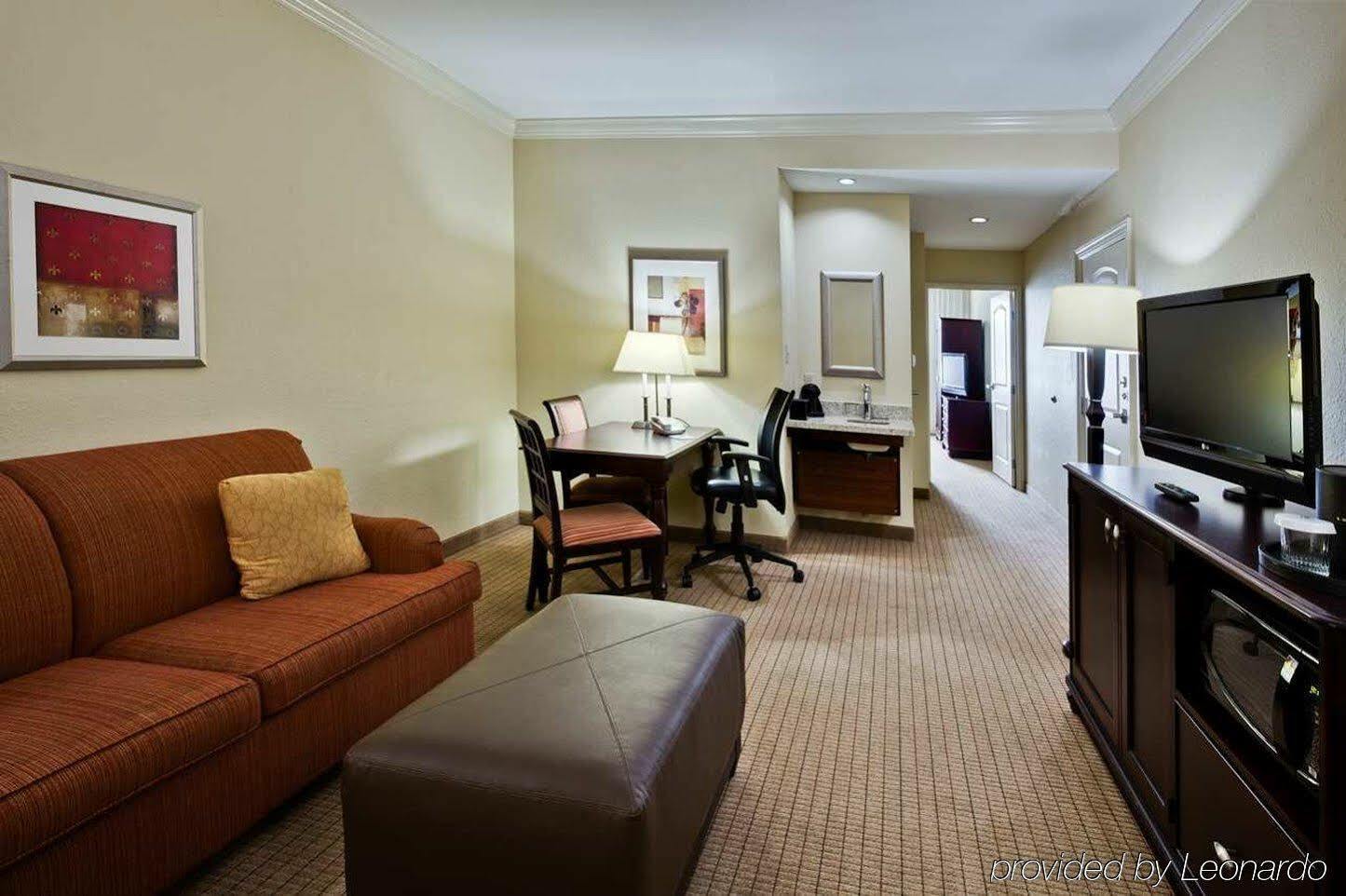Hotel Embassy By Hilton Brandon Tampa