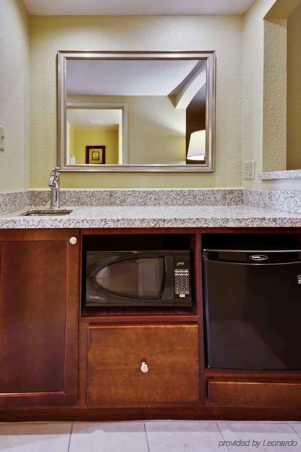 Embassy By Hilton Brandon 4*
