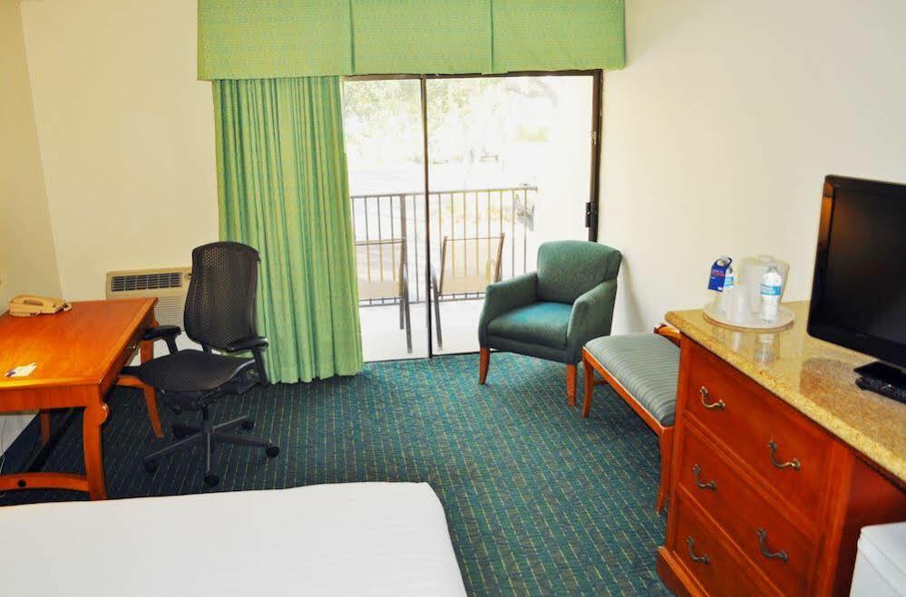 Express - West By Ihg Hotel