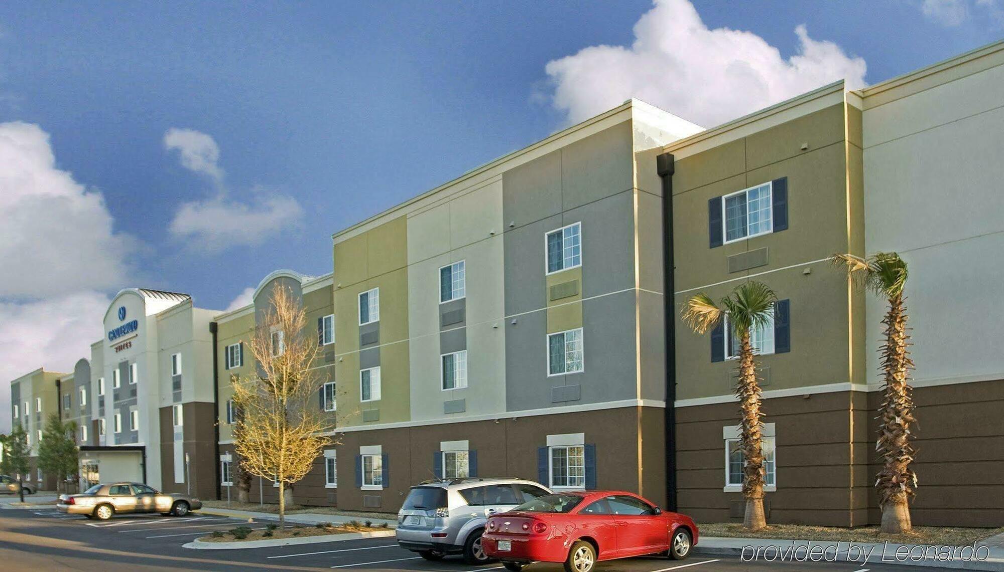 Candlewood East Merril Road By Ihg Hotel