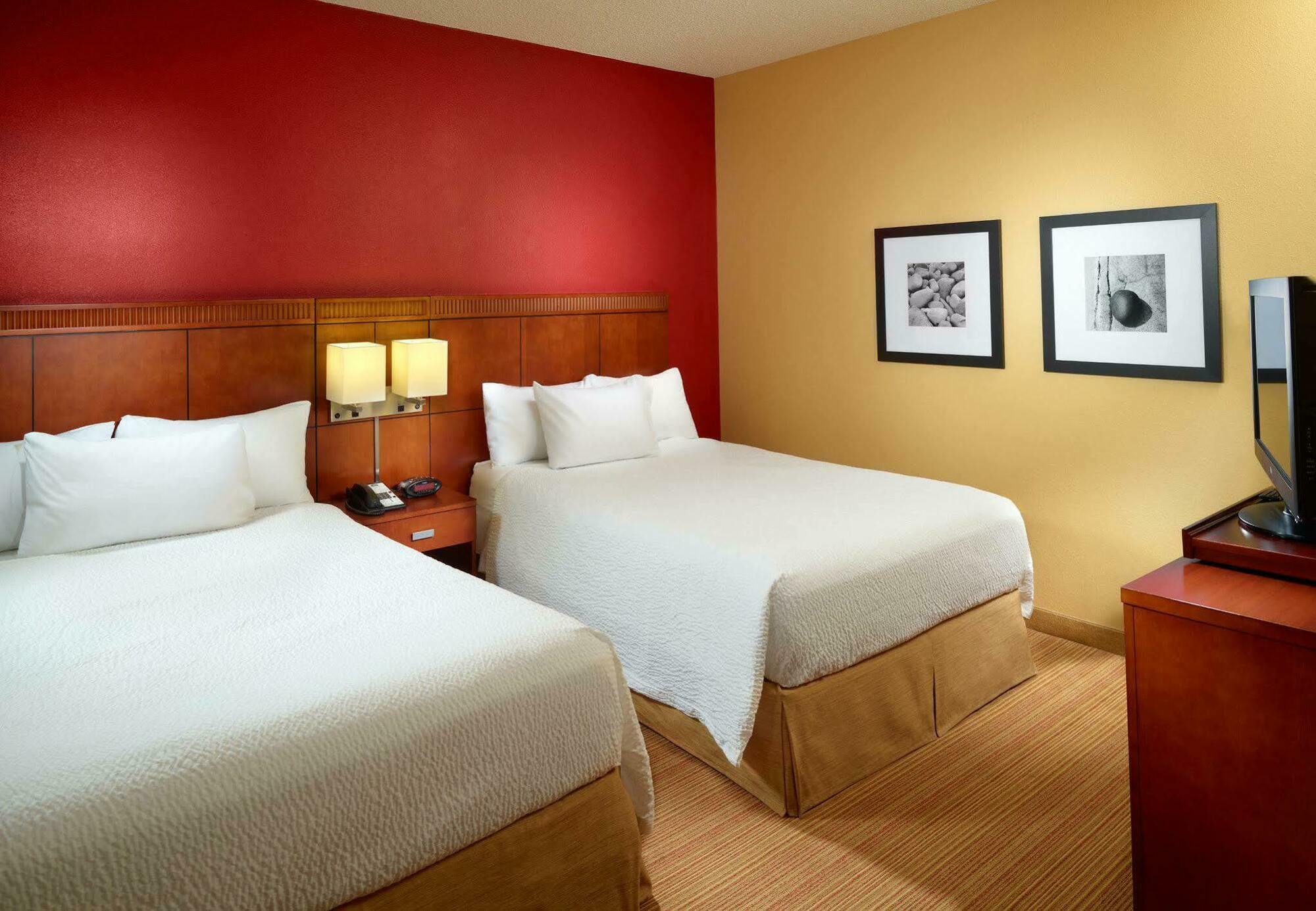 Courtyard By Marriott At The Mayo Clinic Campus/beaches