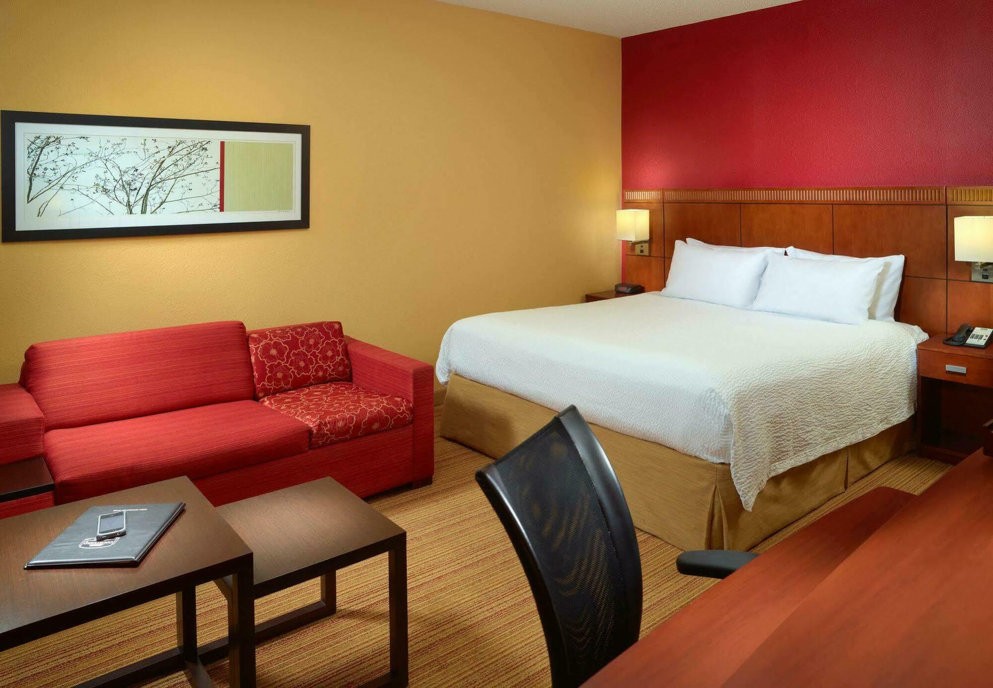 Courtyard By Marriott At The Mayo Clinic Campus/beaches Hotel