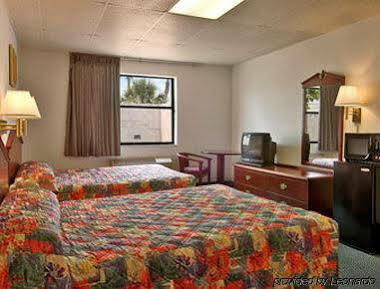 Super 8 By Wyndham Pompano Hotel Pompano Beach