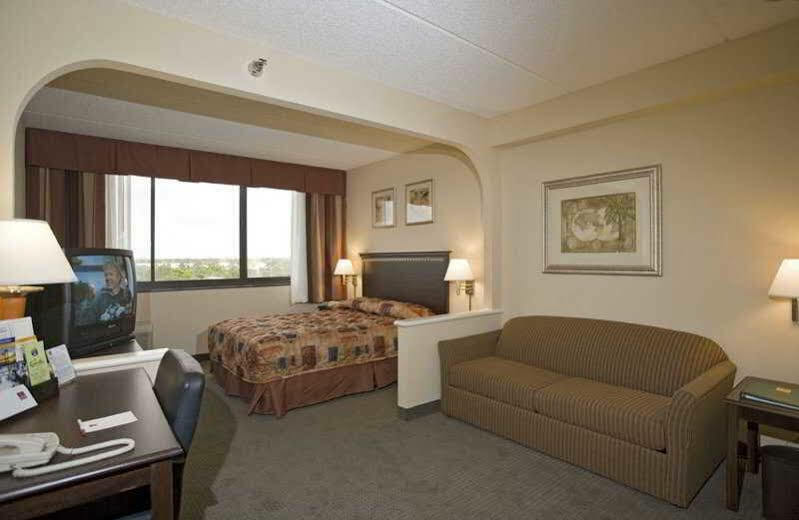 Four Points By Sheraton Lauderdale Airport/cruise Port Hotel 3*
