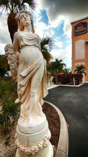 Hotel Days & By Wyndham North Naples 3*