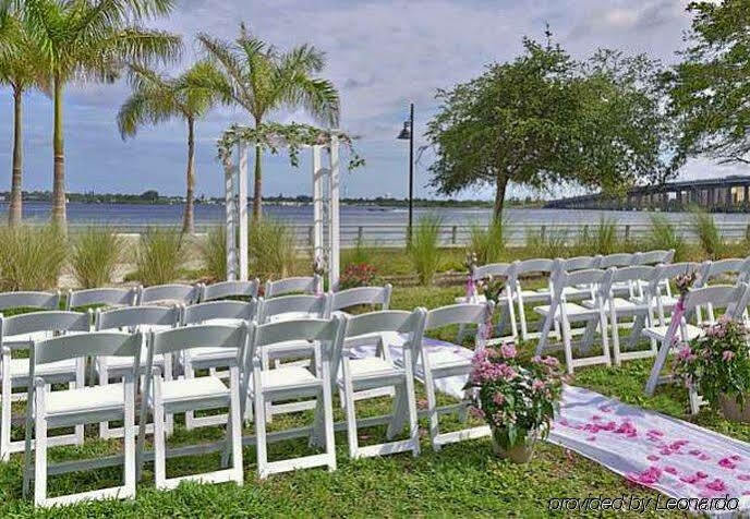 Courtyard By Marriott Sarasota/riverfront