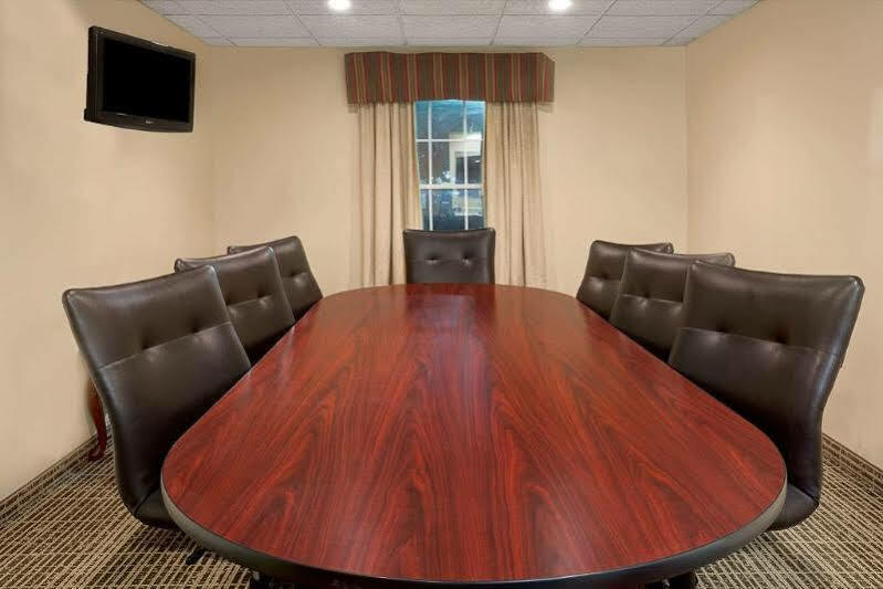 Baymont By Wyndham Jacksonville/butler Blvd 2*