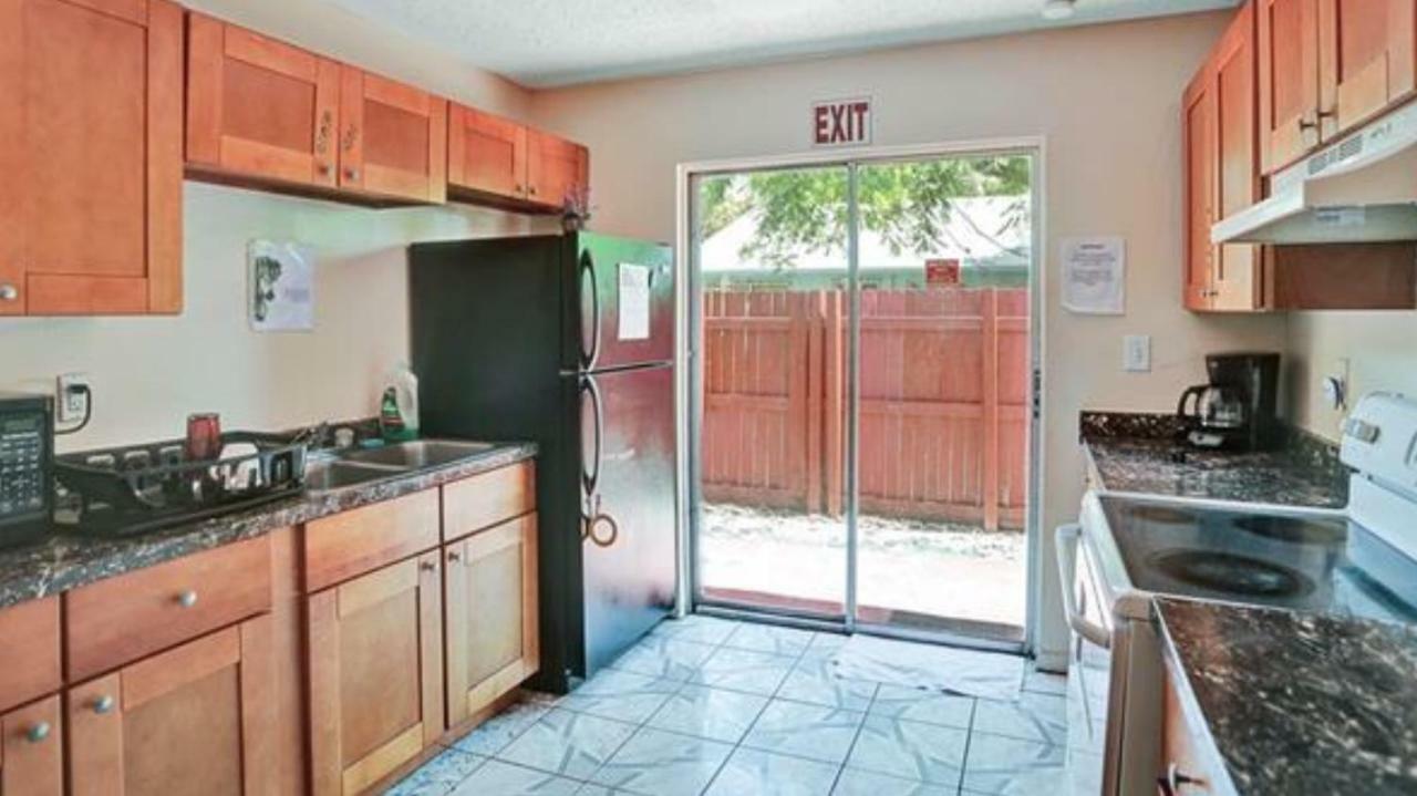 Hostel Crocodhouse Early Check In Free Parking 7 Years Hosting In Laud Fort Lauderdale