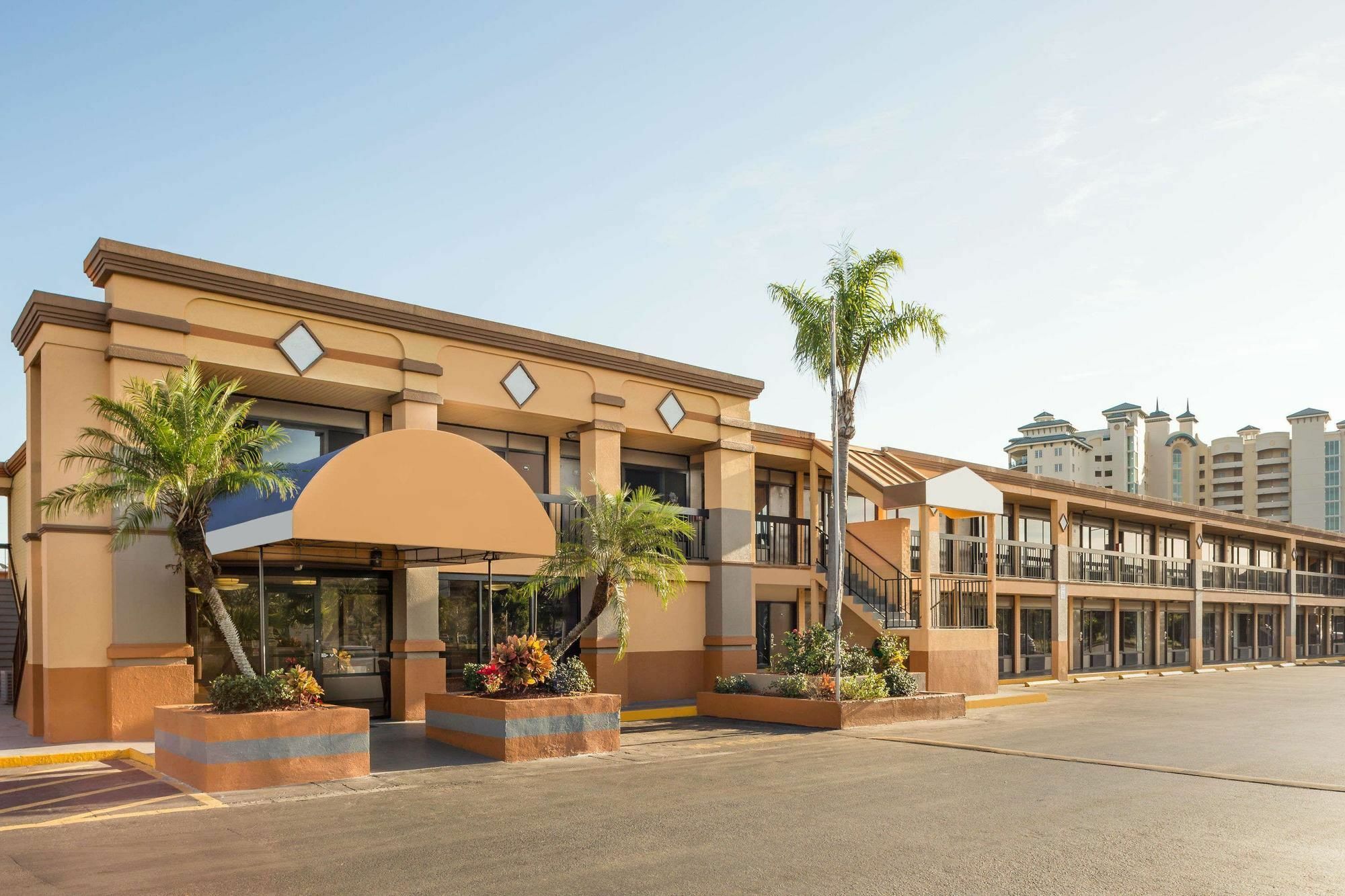 Travelodge By Wyndham Myers North