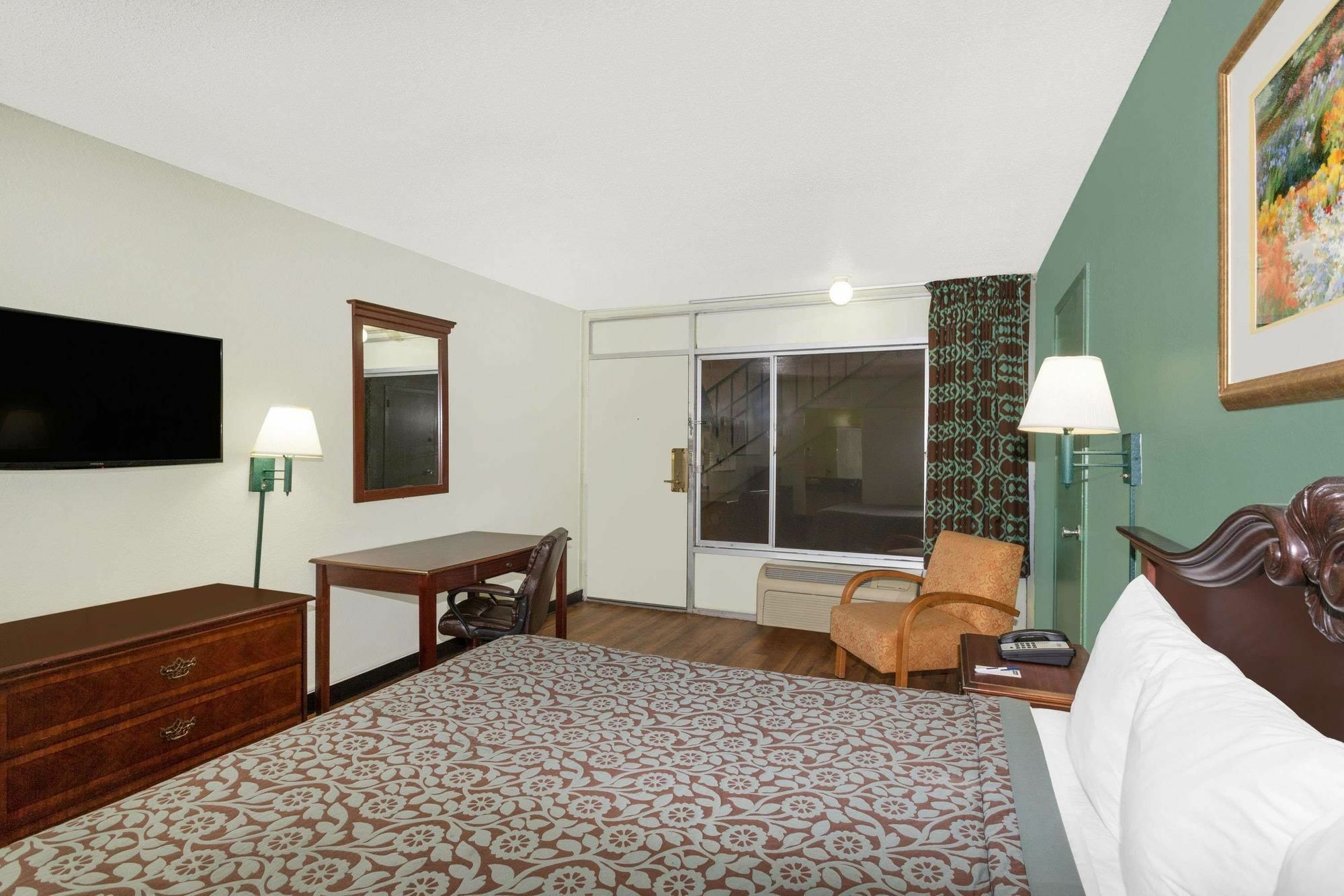 Travelodge By Wyndham Myers North Motel 2*