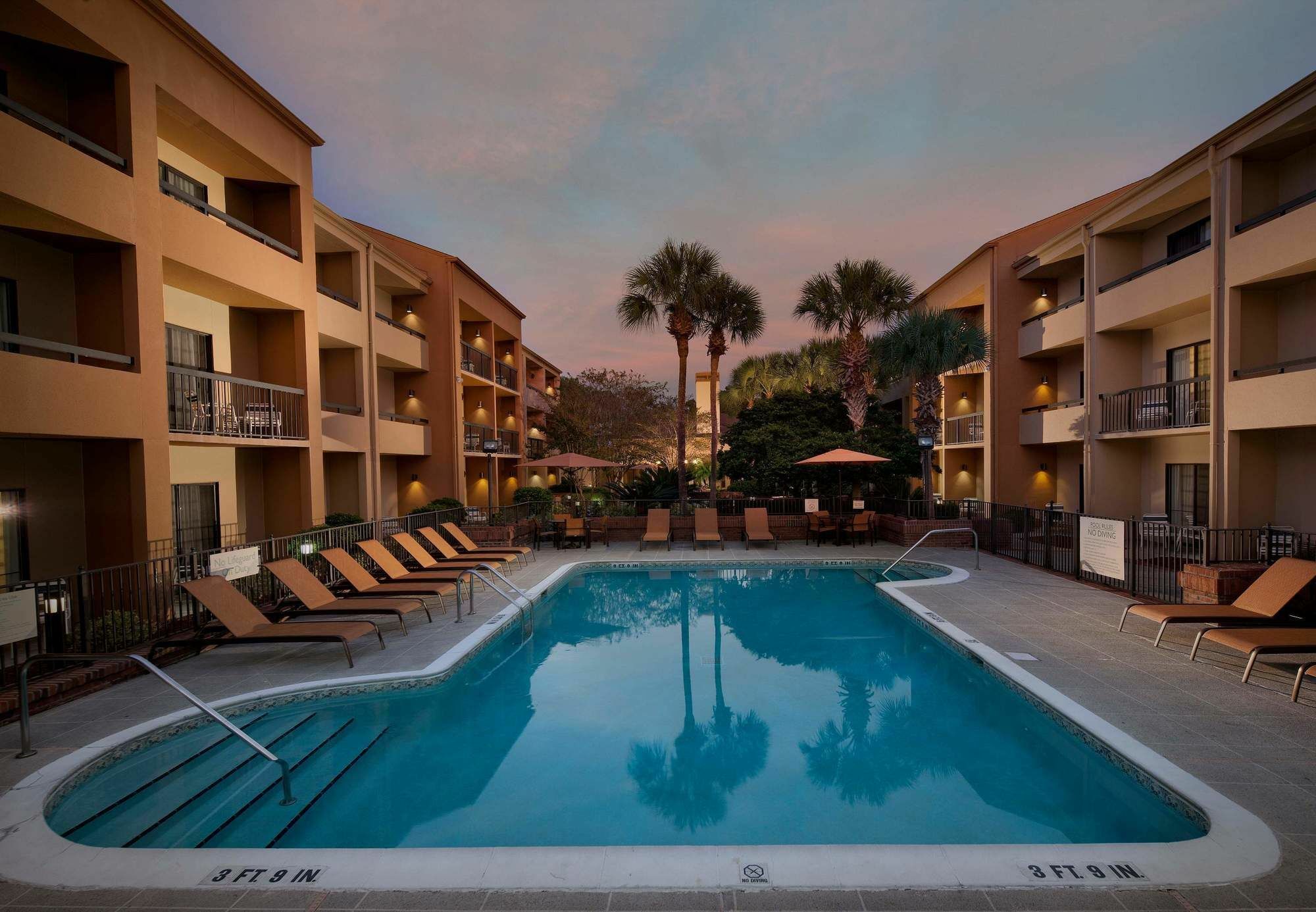 Courtyard By Marriott At The Mayo Clinic Campus/beaches Hotel 3*