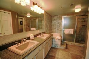 Jade East Apartment *