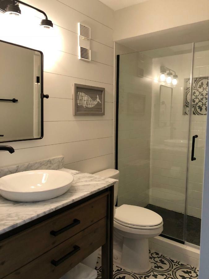 Regency Towers - Beachfront Apartment