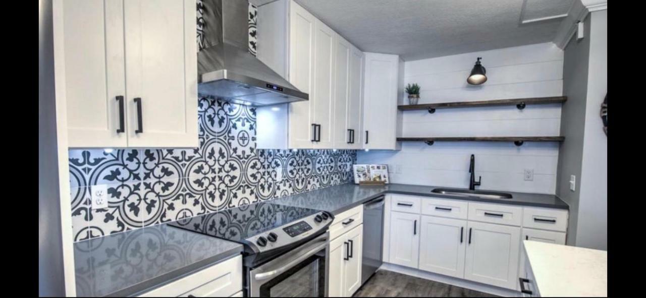 Regency Towers - Beachfront Apartment