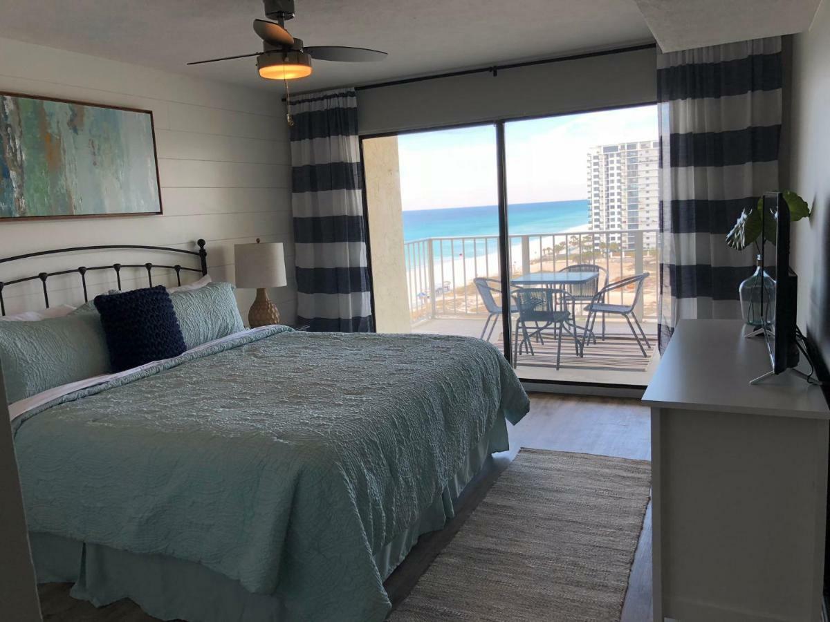 Regency Towers - Beachfront Apartment