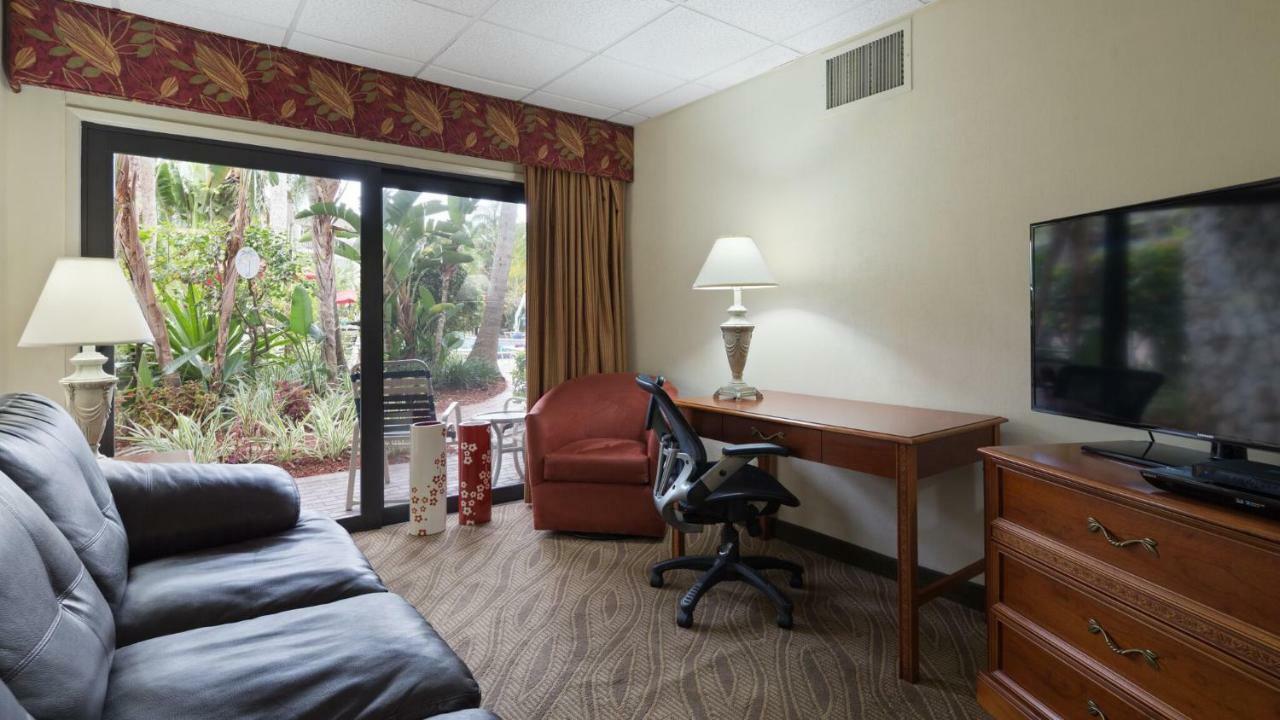 Western & Hotel