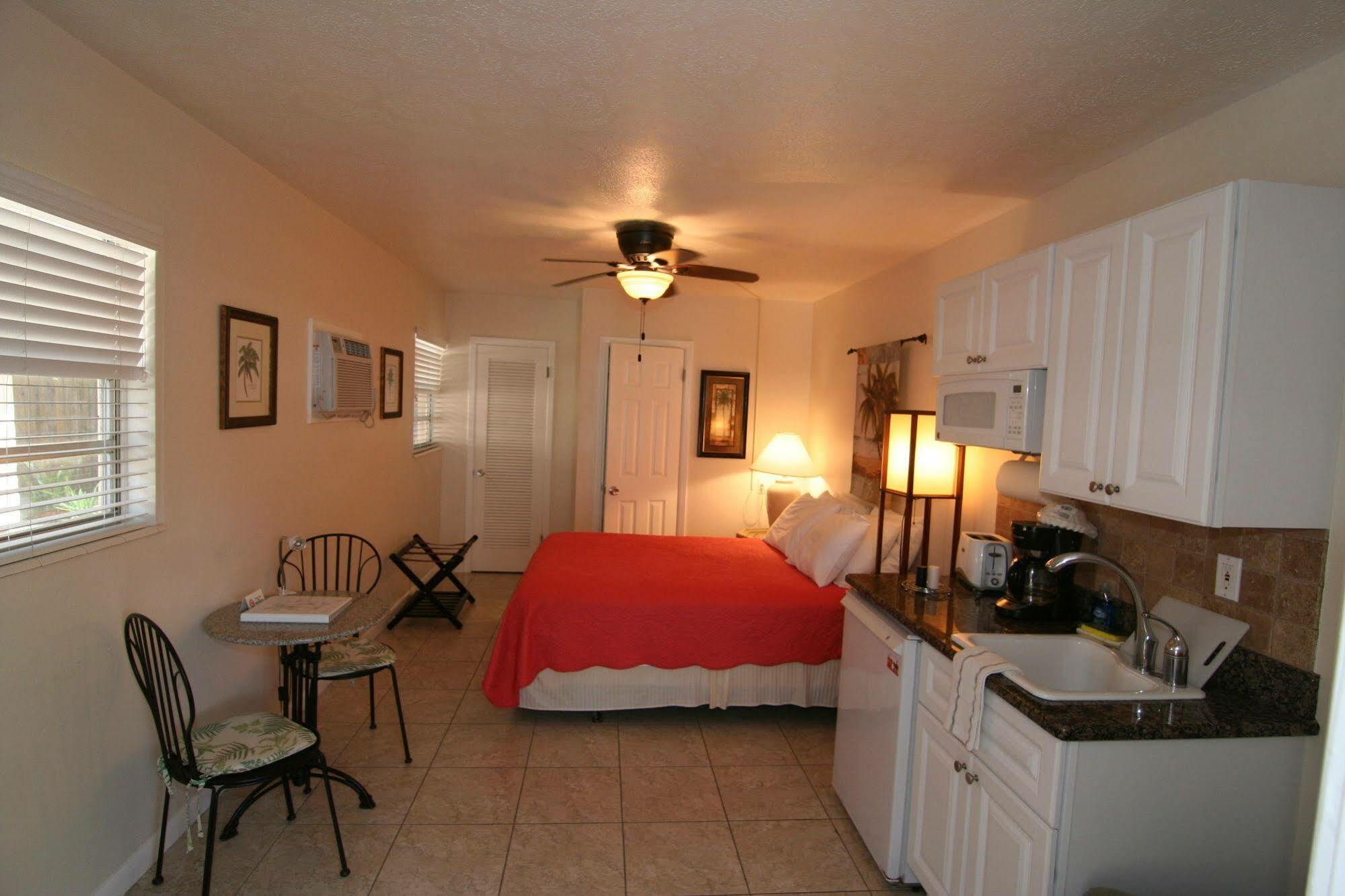 Beach Villas Aparthotel 3*