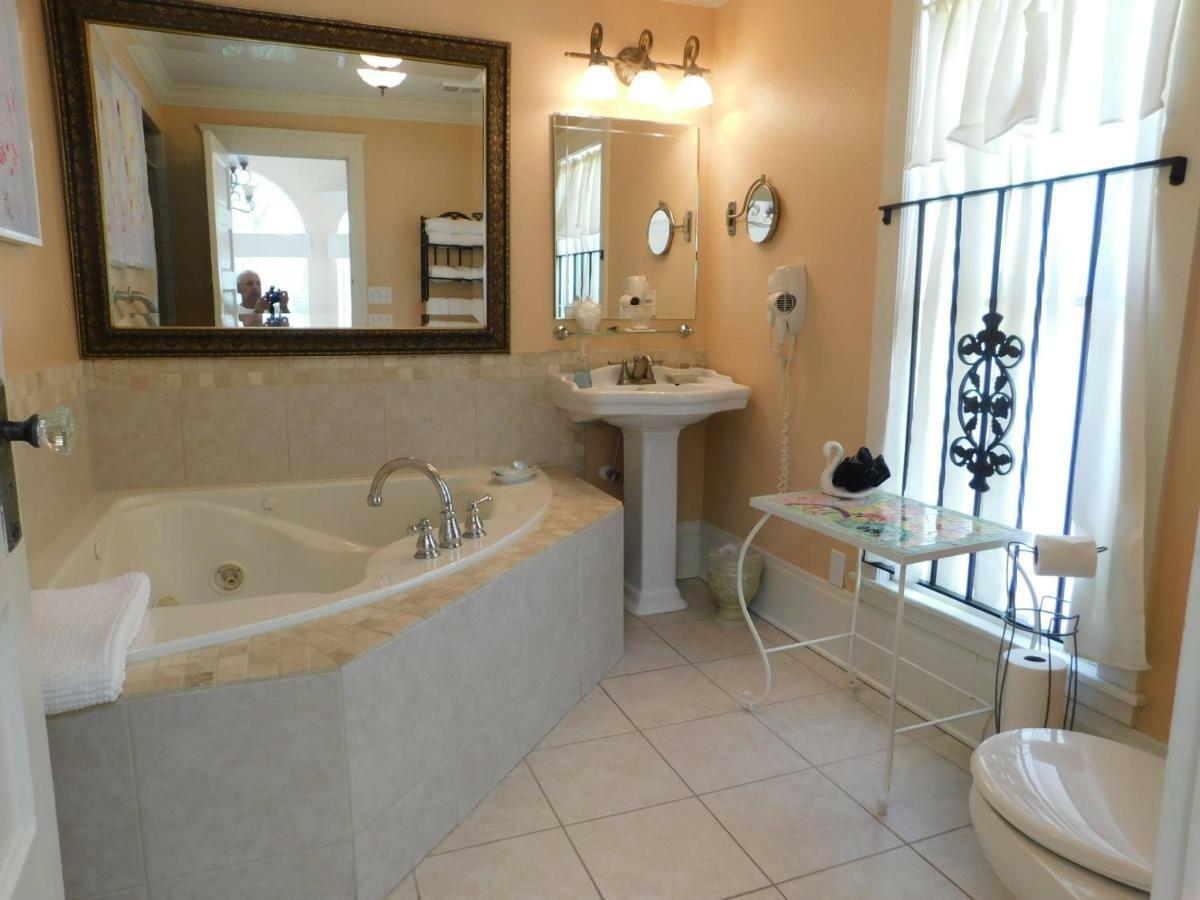 Bed & Breakfast The River Lily 3*